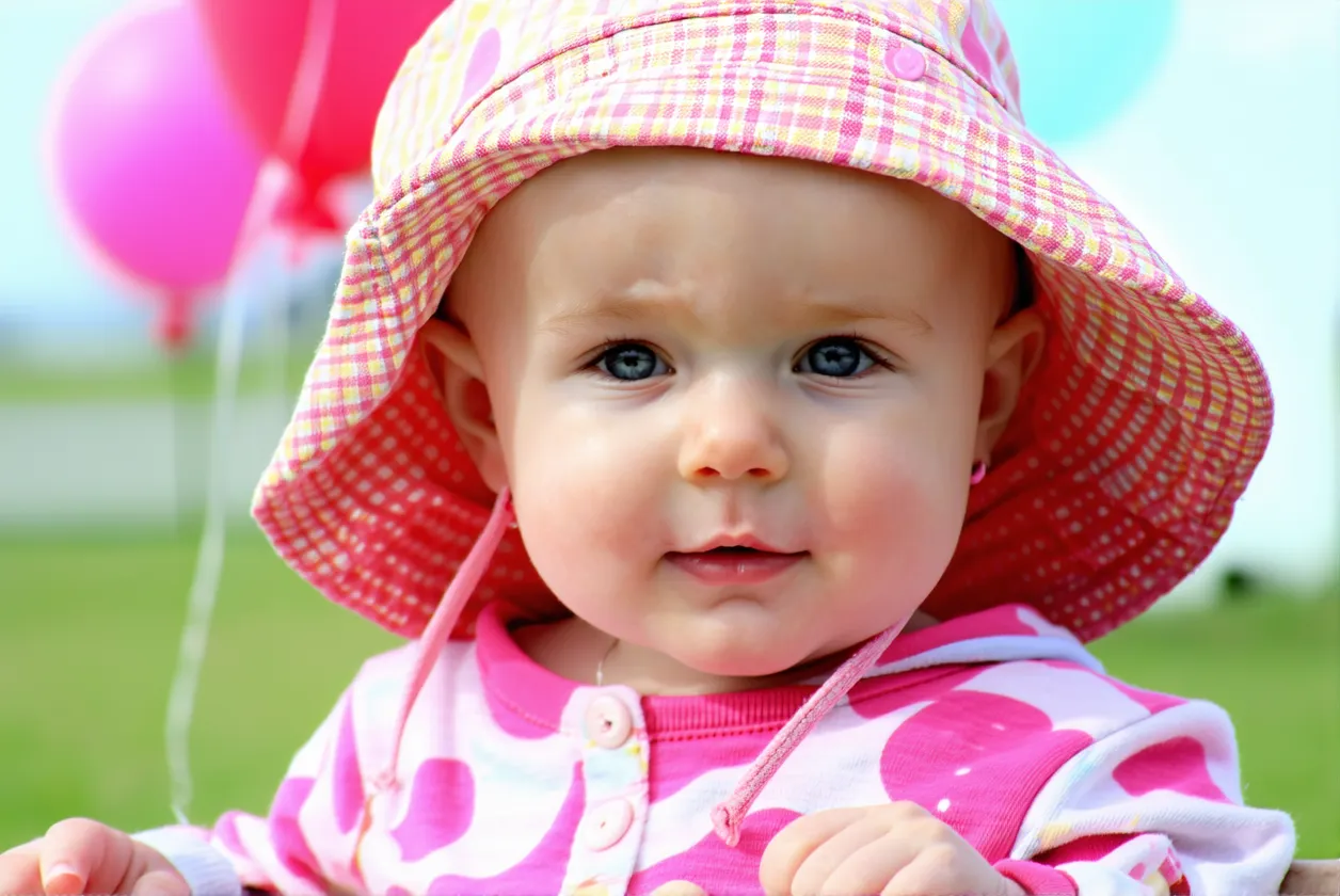 Canicule et peau fragile : les vêtements d’été sains pour bébé à adopter