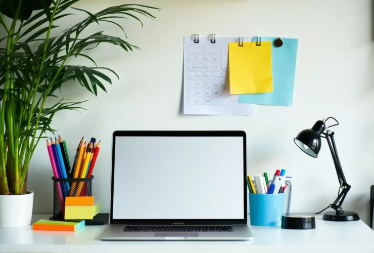 Réduire le plastique au bureau : solutions toutes simples
